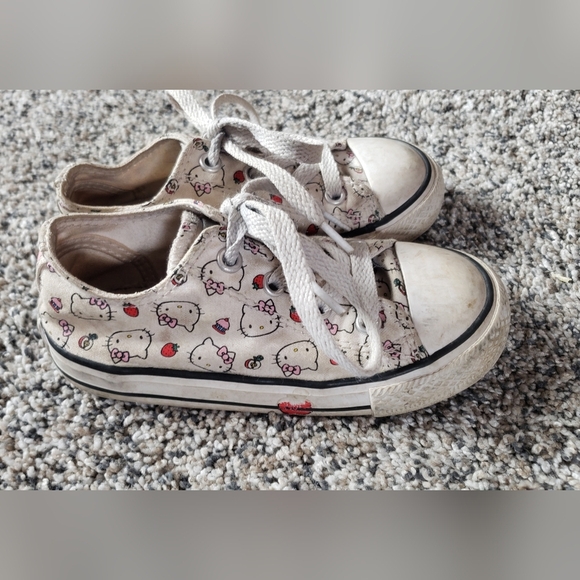 Hello Kitty × Converse Sneakers with Apple Accents - Picture 2 of 11